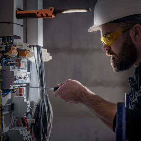 Ліхтар VIDEX VLF-M044UV 400lm, Li-ion 1200mAh, біле світло 4000K і UV, компактний корпус